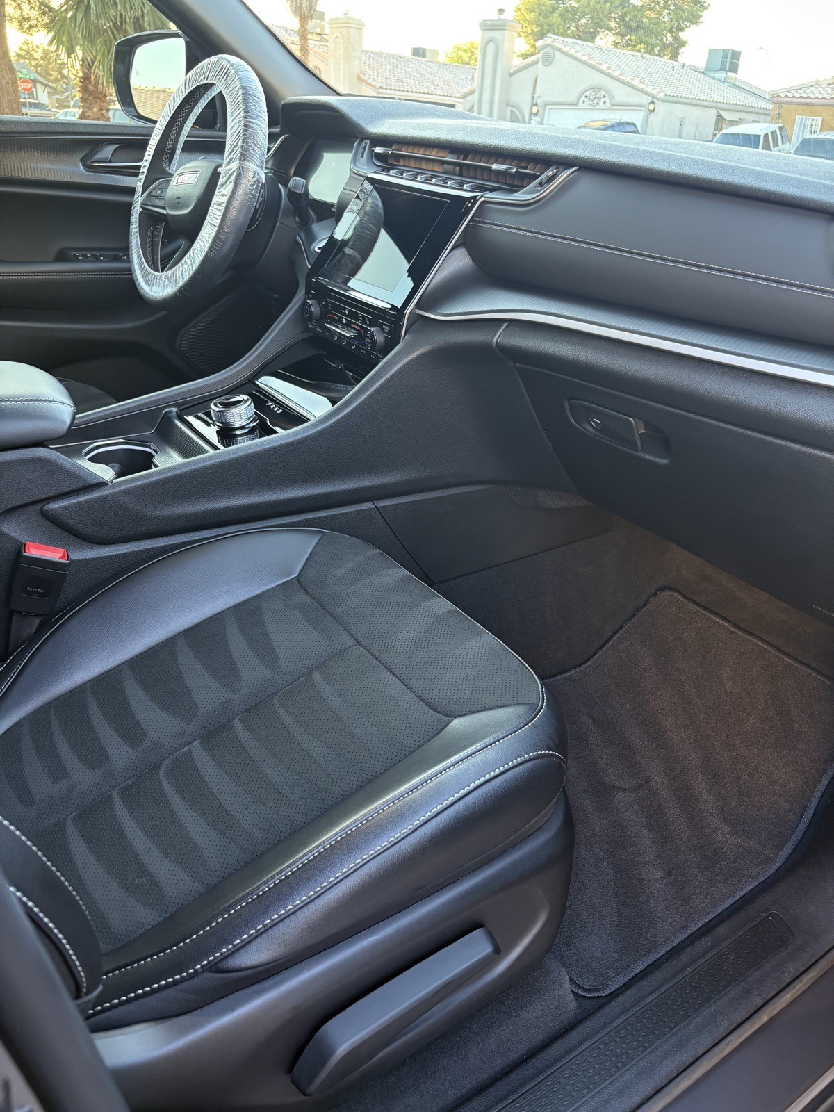 Detailed Jeep Grand Cherokee interior by ALRO Details